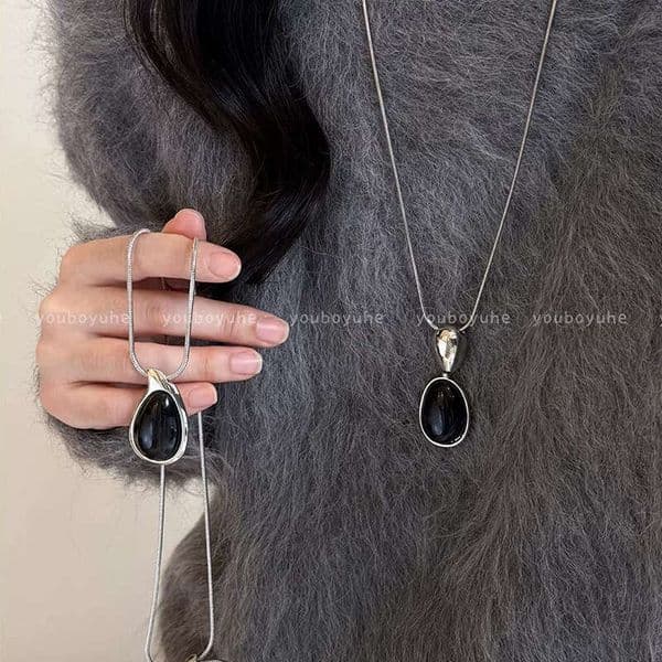 Designer Jewelry Luxury Jewelry Korean-Style Geometric Pendant Long Necklace For Women, Light Luxury High-End Feel, Autumn Winter Sweater Chain, Stylish And Vers