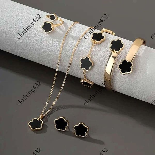 Hot Sale Classic Five Leaf Grass Jewelry Set Light Luxury Style Necklace Women's Earrings Ring Bracelet Wholesale jewerly designer for women