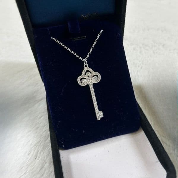 Luxurious Diamond Necklace Jewelry Exquisite Sunflower Keychain Necklace Ladys Collar Chain Necklace