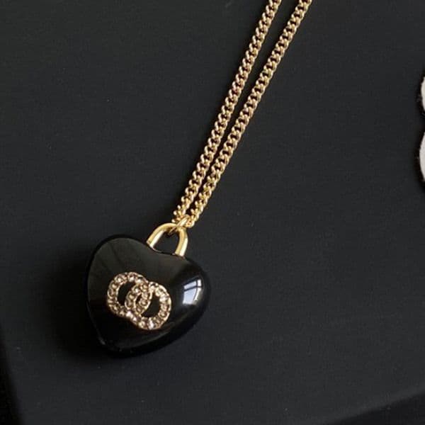 Designer Pearl Boutique Style Christmas Gift Letter Pendant Romantic Women Fashion Jewelry Chain Gorgeous Charm Necklace
