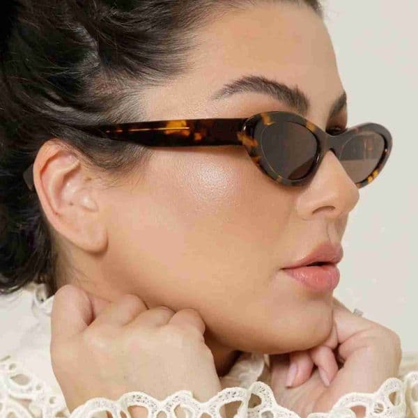 Designer Designer Sunglasses Womens Luxury Vintage Cat Eye Round Sunglasses Mens Premium Metal Letter Sunglasses Fashion Outdoor Travel Goggles Gift Set