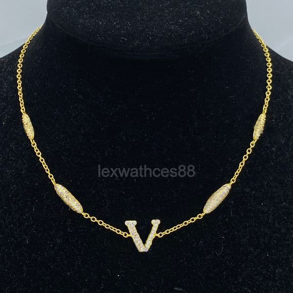 Designer Women's Pendant L Necklace Elegant Necklaces High Quality Wedding Jewellery Stone Bracelet Suit Letters Party Gift
