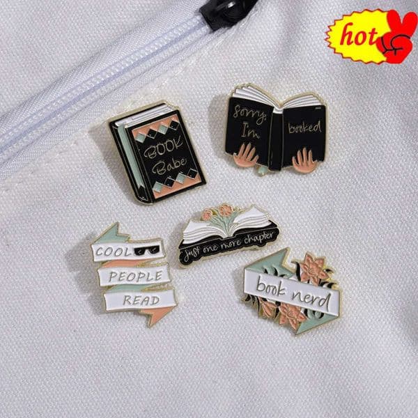 Hot Lapel Pins Genie Geometry Textbook Enamel Brooch Collect with Letter Pins Clothing Backpack Enamel Badge Fashion Jewelry Accessories Men Wo