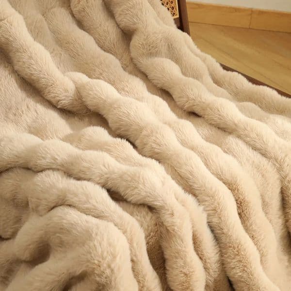 Portable Warm Blankets High-Grade Faux Rabbit Fur Autumn Winter Soft Thick Warm Sofa Bedroom Bedding Nap Blanket Home Decor 240806