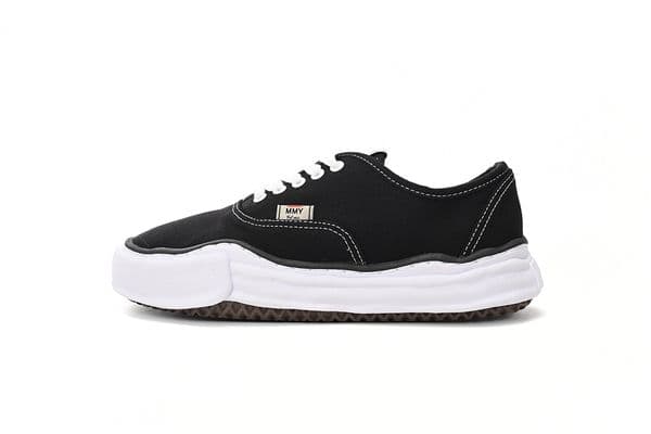 Luxury Canvas Shoes Versatile Summer Footwear with Unique Design, Available in Black and White (Size Range 35-47)