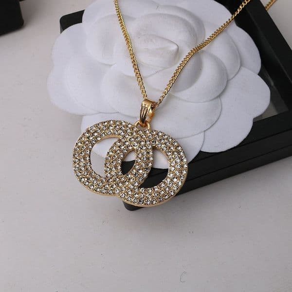 Simple Classic Letter Pendant Necklaces Pearl Chain Gold Sier Plated Crysatl Rhie Sweater Newklace Women Wedding Designer Jewerlry Accessories