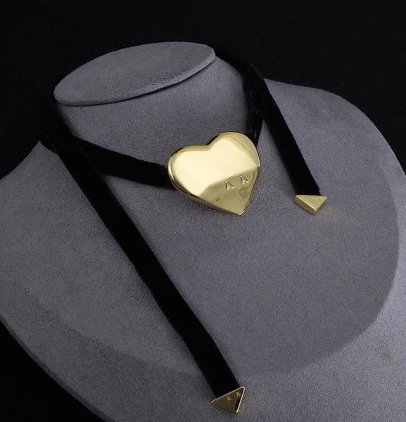 Personality Designer Love Heart Pendant Necklace Classic Black Velvet Rope Choker Necklace Women Gold Silver Color High Quality Brand Jewelry Accessories