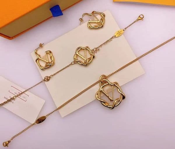 Designer Jewelry Sets For Women Double Letters Necklace Bracelet Earrings Top Quality Classic Vintage Gold European American Sier Stud Dangle Earrings Sets