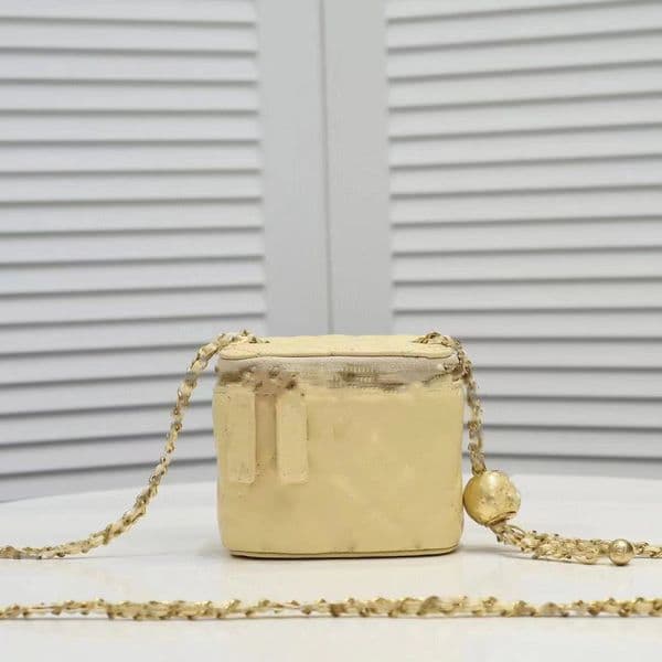 2024 designer bag classic fatty metal ball shoulder diagonal leather bag Oil wax leather messenger bag 53921500