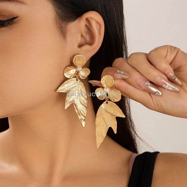 Women's Large Leaves Drop Earrings New Release Piercing Pearl Dangle Earrings For Girls Party Accessoires Elegant Jewlery