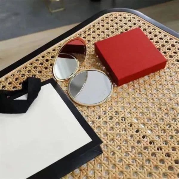 Designer Compact Folding Mirror Women Fashion Gold Portable Makeup Mirror Smooth DoubleSided Cosmetic Mirrors For Outdoor Travel