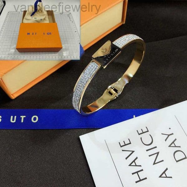 Bangle Designer High No quality Fade Waterproof Luxury Gift Bangle Classic Womens Wedding Birthday Jewelry 18K Gold Plated Bracelet With Box