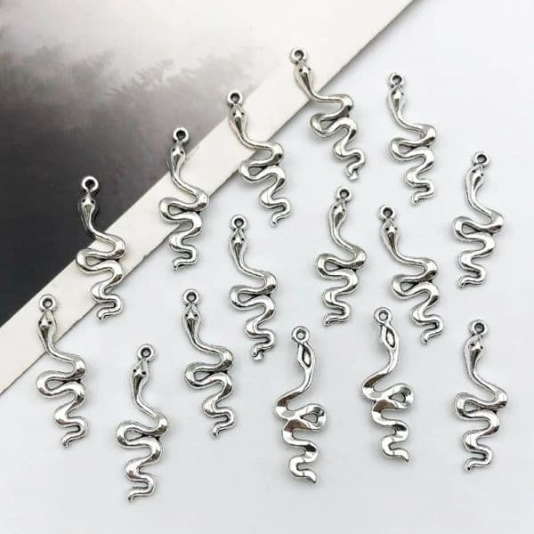 10/20pcs 28x9mm Antique Silvery Snake Charms For Jewelry Making Bracelet Necklace Earrings Keychain Bag Clothing Charms