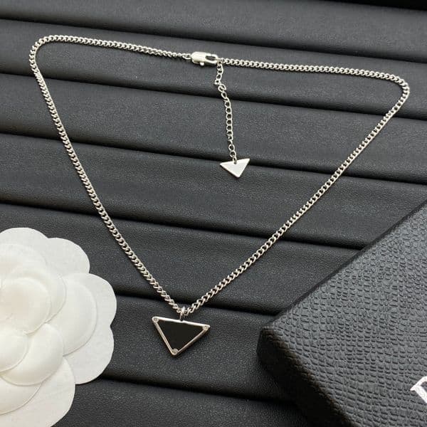 Designer Letter Brand Pendant Triangle Gold Plated Couple Necklace Choker Chain Womens Wedding Luxury Jewelry Gift