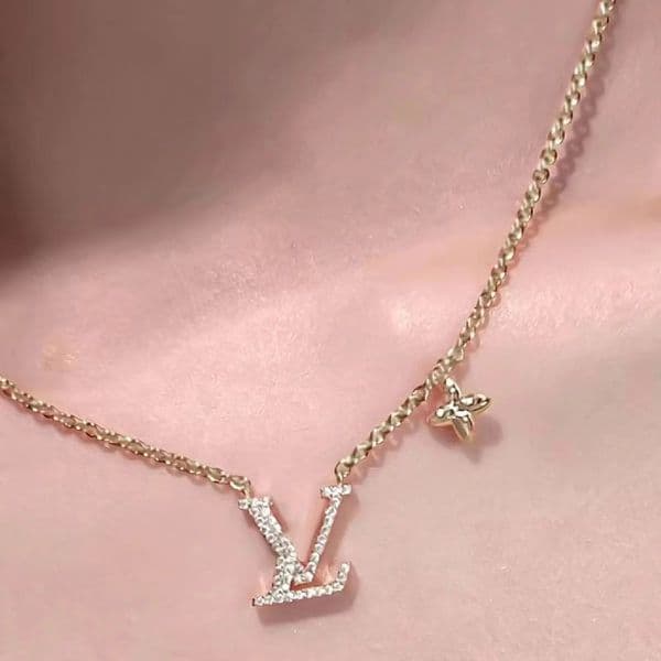 Designer Gold For Women Pendant Necklace Elegant L Necklaces High Quality Wedding Jewellery Letters Jewelry Party Gift Necklace Chain 00B4