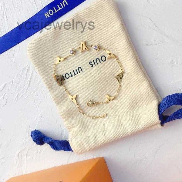 Luxury Designer Bracelets Women Bangle Wristband Cuff Chain Designer Letter Jewelry Crystal 18K Gold Plated Stainless steel Wedding Lovers