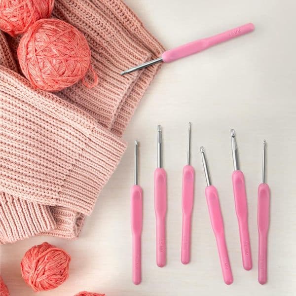 8Pcs Crochet Hooks Knitting Needles Made of Aluminium Ergonomic Crochet Hooks with Plastic Handle for DIY Beginners Experts
