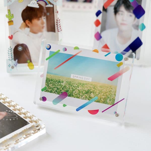 Colorful 3 Inch Acrylic Photocard Holder Mini Photo Frame Display Stand Desktop Decoration