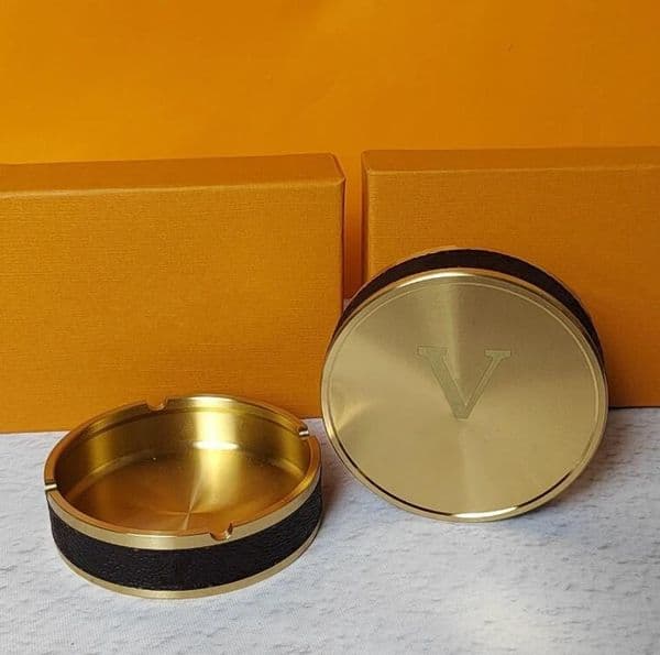 Designer Fashion Retro Thick L Printed Old Flower Pure Copper Diameter 8.8 And Height Of 2.3 The Brand New V Letter Ashtray Comes With A Gift Box 12545