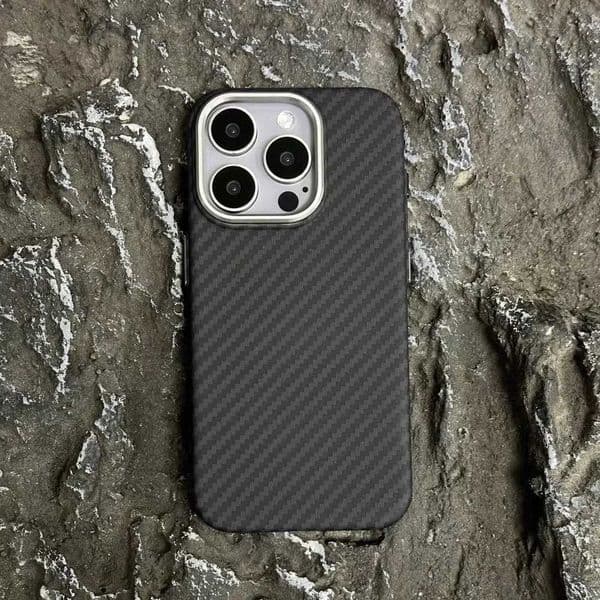 Designer Phone Case Luxury magnetic carbon fiber pattern for case iPhone 16 15 14 Plus 13 12 Pro Max shock-absorbing PC cover M241008