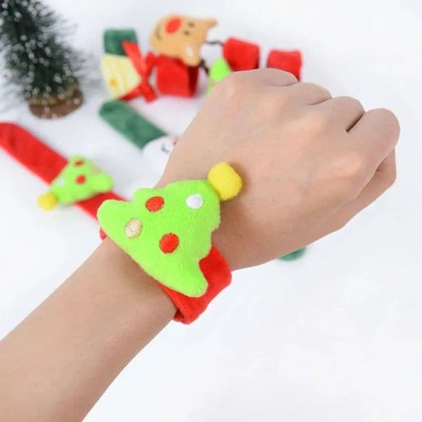 Christmas Slap Bracelet Cute Santa Deer Xmas Tree Wristband Pop Circle for Christmas Kids Gift New Year Party Favors Decorations