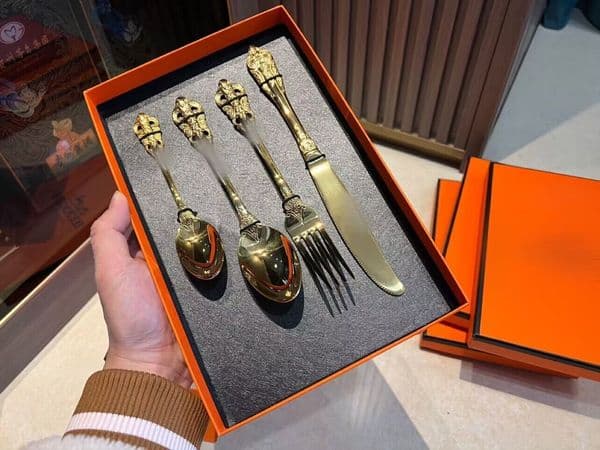 Luxury cutlery set 4-piece set of knives, forks, spoons, and dessert spoons, 1-piece set of classic 304 stainless steel tableware, suitable for holiday gifts an