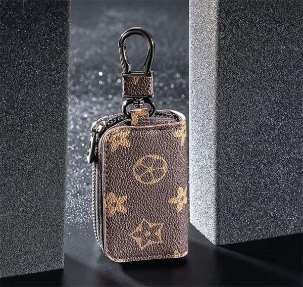 Famous design Bag Keychains Car Keys Holder Key Rings Black Plaid Brown Flower PU Leather Pendant Keyrings Charms for Men Women Gifts Fashion Designer Pouches Access