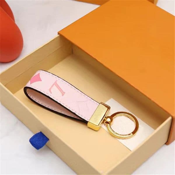 Fashion Key Buckle Car Keychain Handmade Leather Keychains Men Women Bag Pendant Accessories