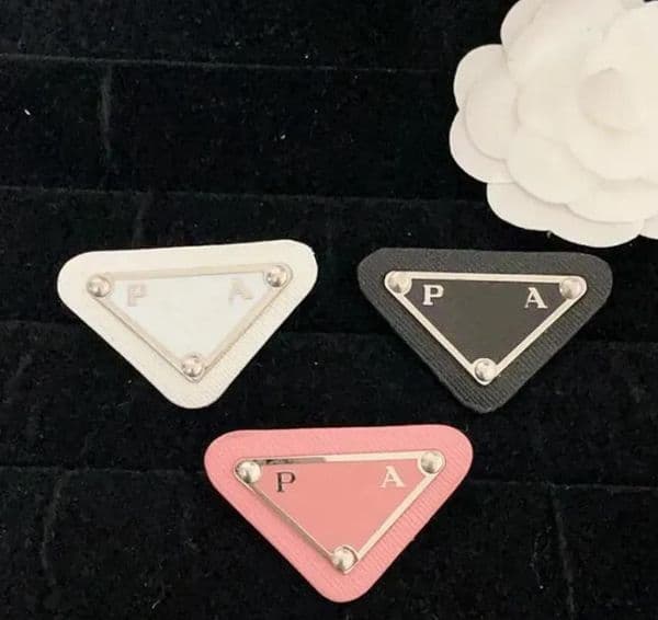 Brooch Pins Brooches P-Letter Fashion Designer Brooches Inverted Triangle Style Brand For Men Women Charm Wedding Gift High Quality Jewelry Accessorie