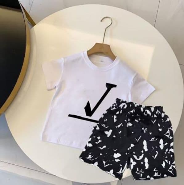 Children's Designer set Children's Short Sleeve T-shirt Printed Shorts Set Brand Boys Clothing T-shirt Size Black White