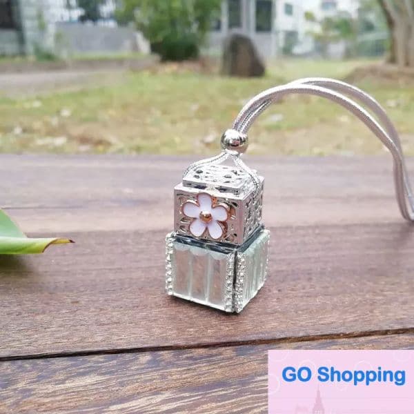 8ML Diamond Perfume Bottle Car Cube Empty Glass Bottles Car Hanging Perfume Rearview Ornament Pendant With Flower Packing Bottles