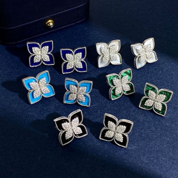 Lucky Clover Designer Stud Earrings for Women 18K Gold Luxury Hollow Sweet Flower Bling Diamond Earring Ear Rings Earings Jewelry