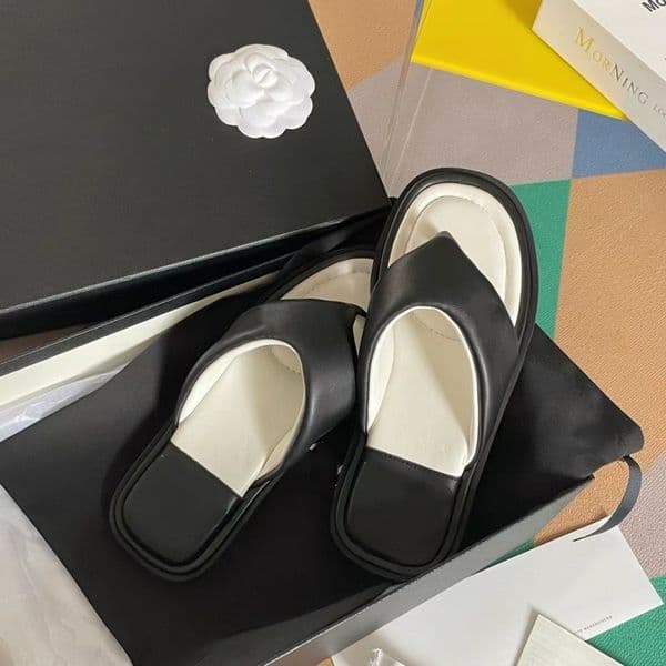 Slides Slippers Classic Brand Lambskin Light Sole Flip-Flops Luxury 5A Leather Sandals Macaron Clour Soft Wide Shoes Summer New Designer Women Flat Beach Shoes