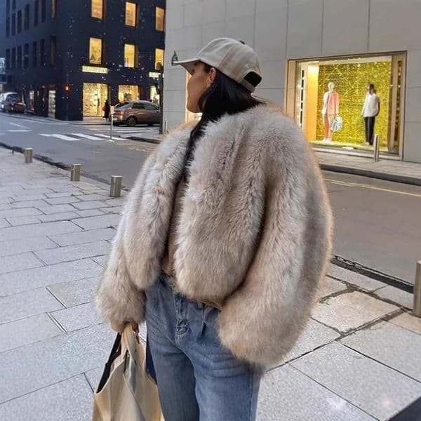 2025 Spring Womens Fur Coat Elegant Round Neck Long Sleeve Faux Fox Fur Womens Clothing