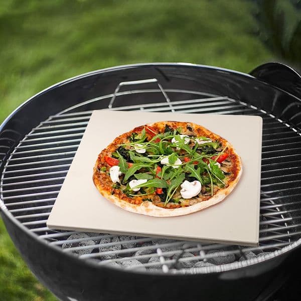 Square pizza stone, meticulously customized, suitable for convection ovens, grills and gas grills.