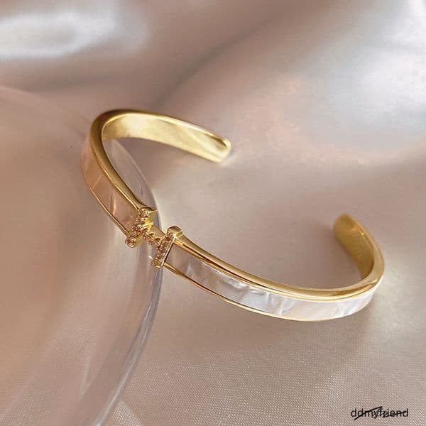 Fashionable birthday jewelry gift gold letter shaped bracelet with accent, high-quality fashion accessory ddmyfriend for her