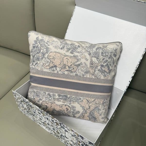 European high-quality sofa cushion, throw pillow and quilt dual-purpose car seat cushion