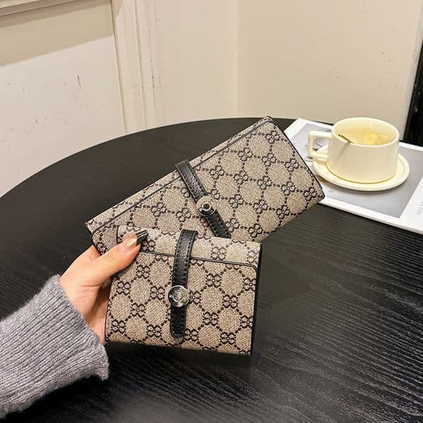 Luxury Brand Designer Bag Niche Design Fashion Small Wallet For Women 2025 New Short Multi-Card Slot Buckle 70% Off Fold Handheld Long Wallet