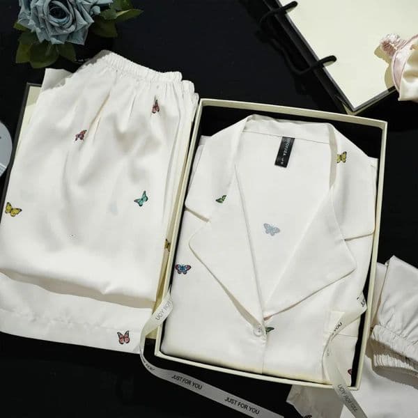 Fashionable and three piece ice silk womens short sleeved printed with small butterfly summer thin sleepwear set 250321