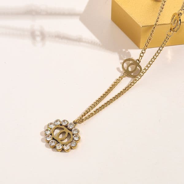 20style Classic Pendant Necklaces Designer Women 18K Gold Stainless Steel Letter Sweater Choker Pendant Chain Jewelry Accessories Gifts