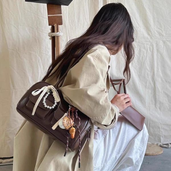 2025 New Outdoor Style Luxury Free Delivery Designer Bag Autumn/winter Bowlingneedle Sick Sister Same Style Large Capacity Single Shoulder Underarm Handbag