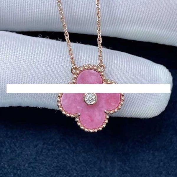 Brand Designer Clover Necklace Four Leaf Clover Necklace Womens High Version s925 Pure Silver V Gold Lock Bone Chain Rose Gold Red Agate Group Purchase Live Bro