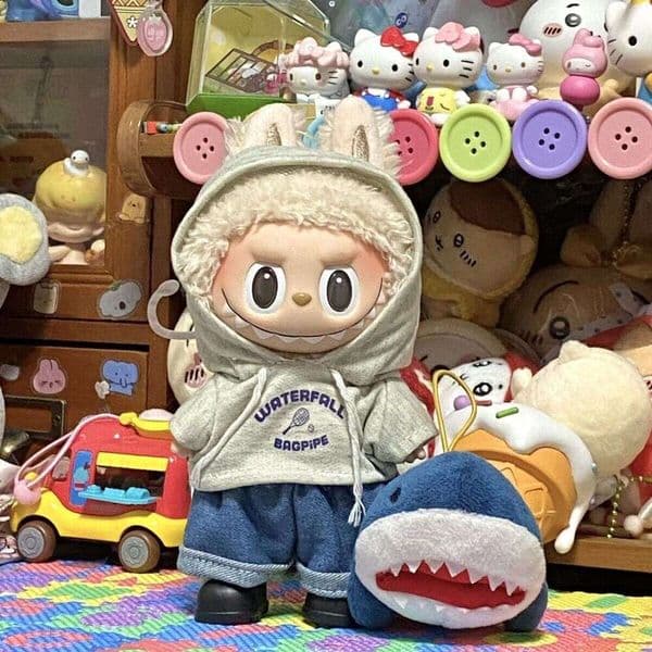 2025 Labubu Sitting Party First Second Third Generation 17cm Pendant with Hoodie Sweatshirt Jeans Doll Clothes dh912262409