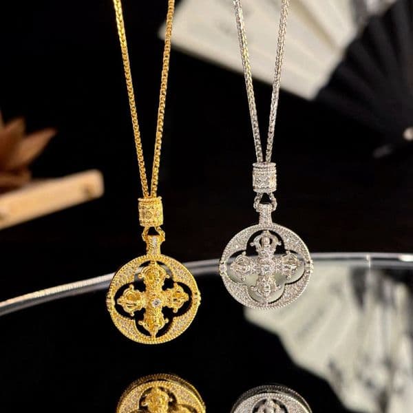 Medieval Full Diamond Fan Shaped Circle Rotating Cross Diamond Pestle Necklace Super Sparkling Exquisite Luxurious And Fashionable Necklace With A Touch Of Gold