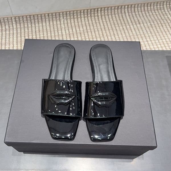 Designer New Fashion Patent Leather Women Lips Sandals Women Bow Slippers Summer Square Toe Design Casual Flat Shoes Sandals 1018