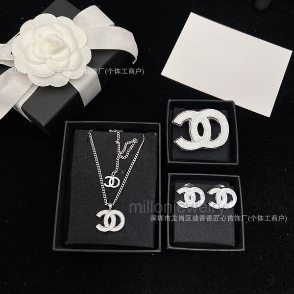 designer necklace channels 25s Small White Enamel Double C Necklace Womens Elegant Earrings Brooch Set