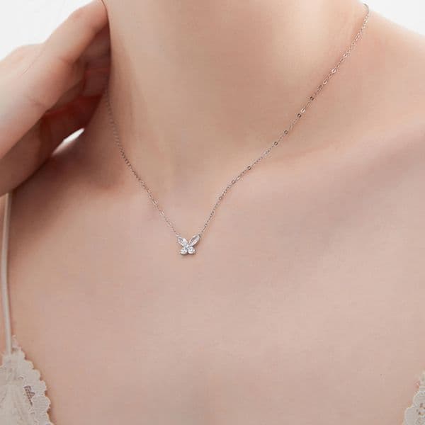 Exquisite Artificially Cultivated Diamond Carved Butterfly Necklace Charming Womens Korean Version Collarbone Chain Pendant Accessory