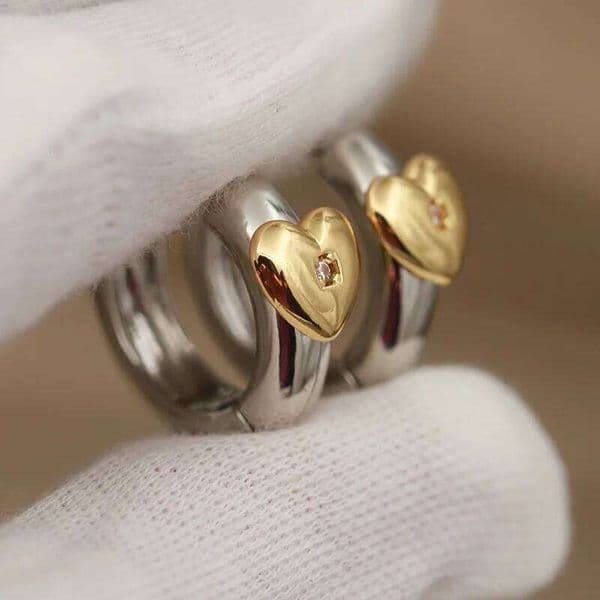 New Sight Design Luxury Metal Heart Stud for Women Fashion Brand Jewelry Tiny Geometric Earrings Gift
