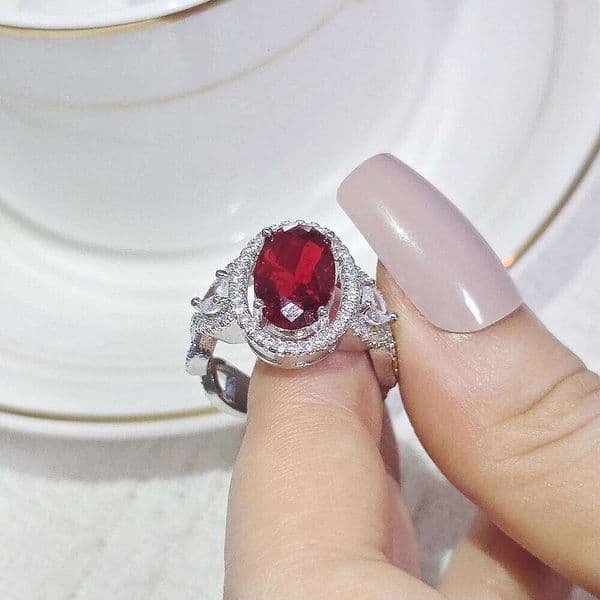 2024 new arrival red Color Designer Luxury Red Stone Engagement Ring for Women Wedding Finger Party Gift Wholesale Jewelry R4984