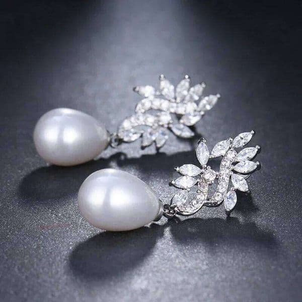 Huitan Graceful Drop Earring with Imitation Pearl Delicate Shiny CZ Aesthetic Accessories Women Exquisite Wedding Band Jewelry